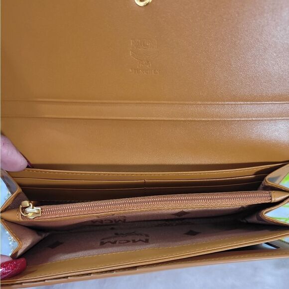 Authentic NIB MCM Crocodile-Embossed Leather Wallet - GIFTABLE - Picture 8 of 17